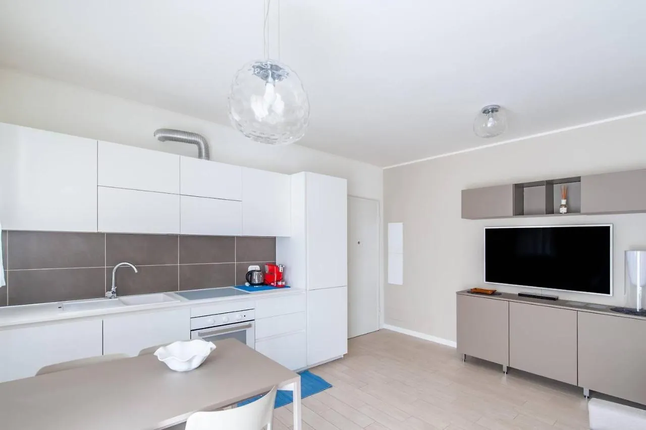 Easylife - Moderno Apt Con Terrazzo In Paolo Sarpi Milan 0*,  Italy